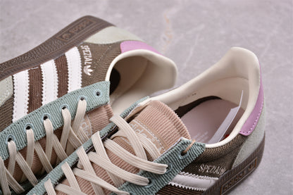 Handball Spezial verde salvia, marrón y blanco con tejido acanalado