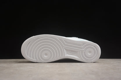 Air Force 1 Low “Love Real" blanco y azul cielo