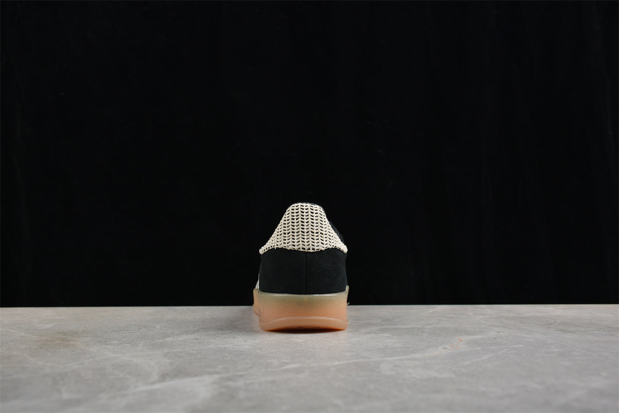 Gazelle negro y beige