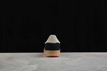 Gazelle negro y beige