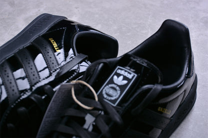 Gazelle negro brillante