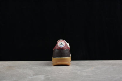 Gazelle marrón y blanco