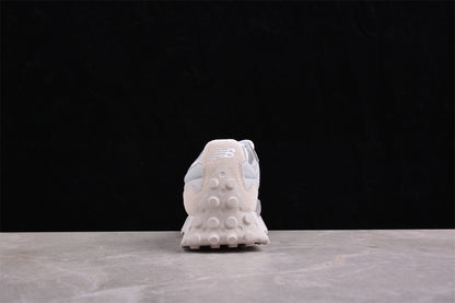 NB 327 gris claro y blanco