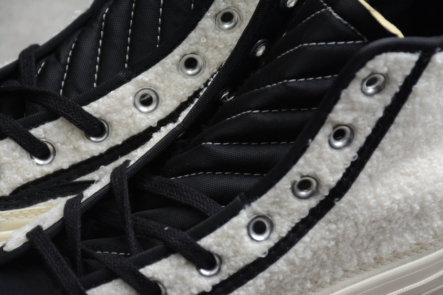 Chuck 70 HI Sherpa blanco, negro y egret