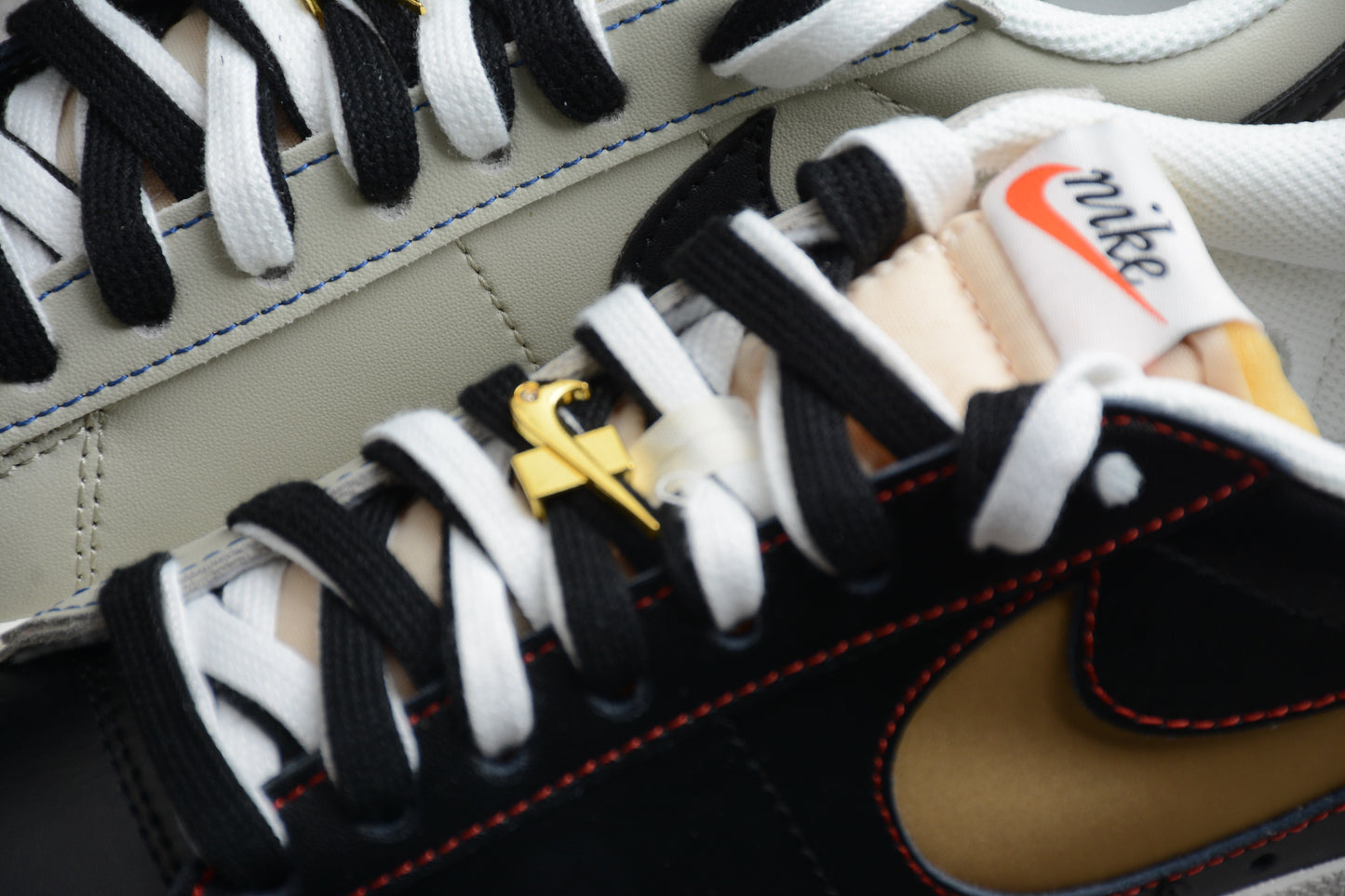 Blazer Low ‘77 PRM “Swoosh 50th Anniversary” negro, beige y dorado