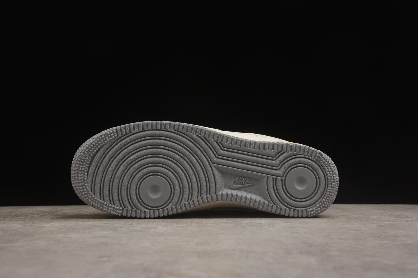 Air Force 1 07 beige crema y gris medio