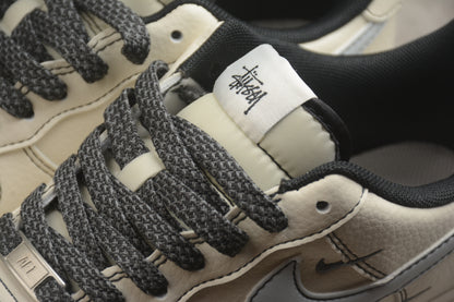 Air Force 1 07 beige y negro carbono