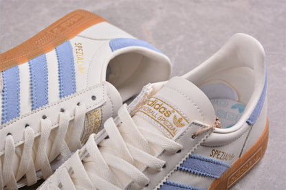 Handball Spezial blanco y azul cielo