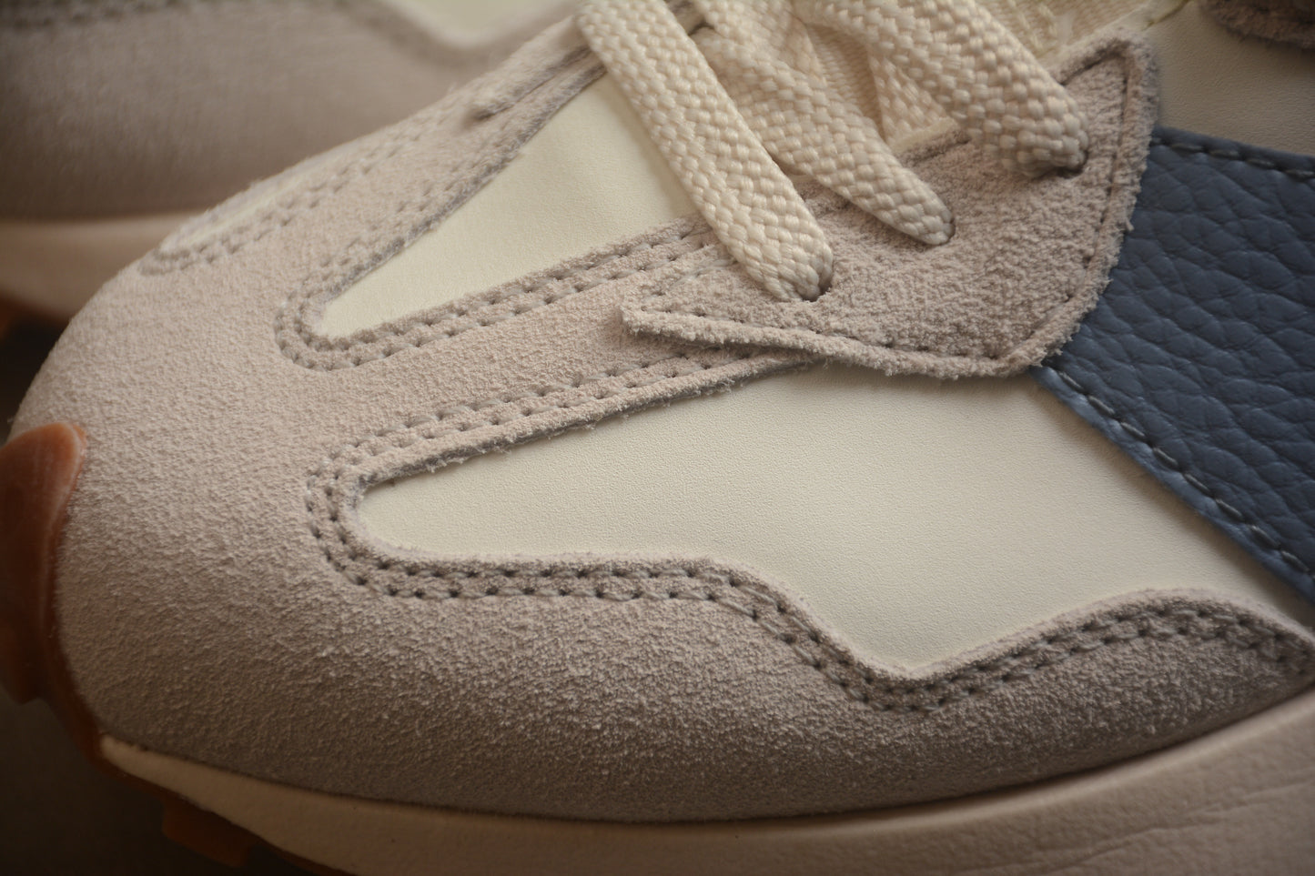 NB 327 beige claro y azul celeste