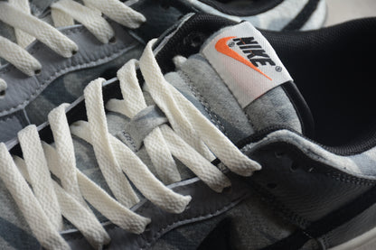 Dunk Low gris y off noir