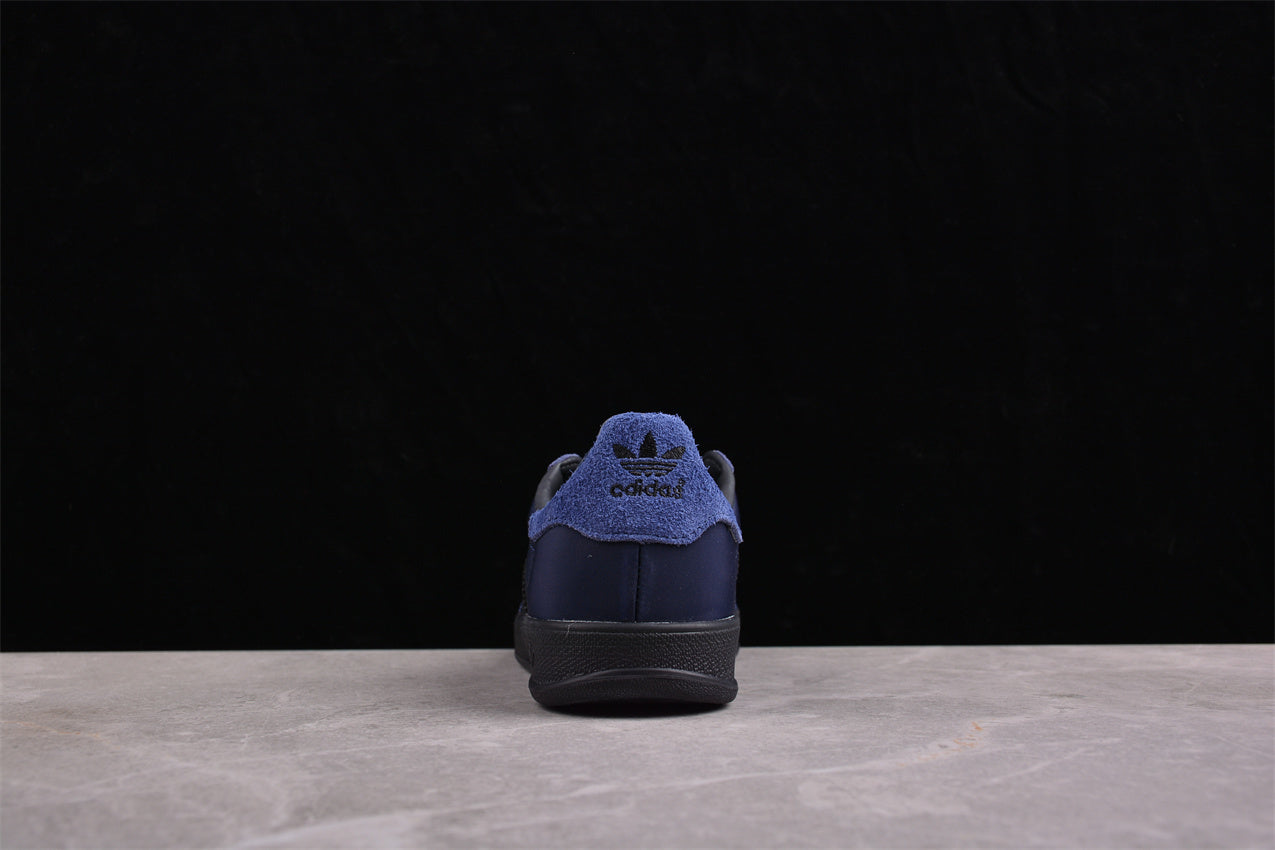 Gazelle navy y jeans