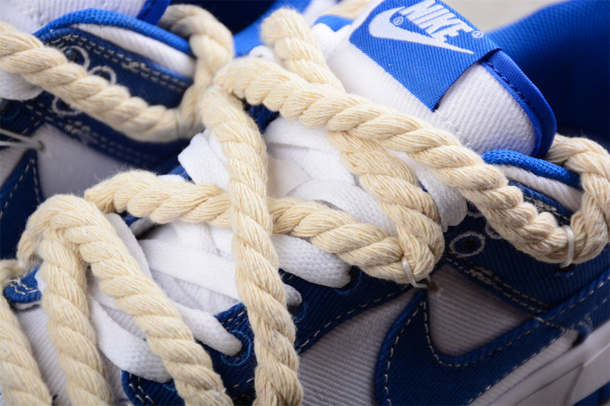 Dunk Low SB azul y blanco