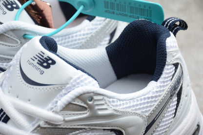 NB 530 blanco y azul marino