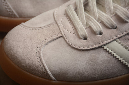 Gazelle gris, blanco y rosa