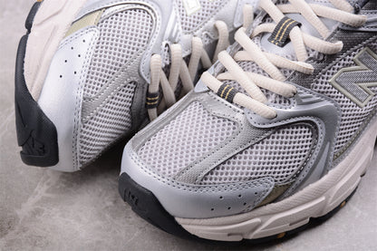 NB 530 plateado y beige