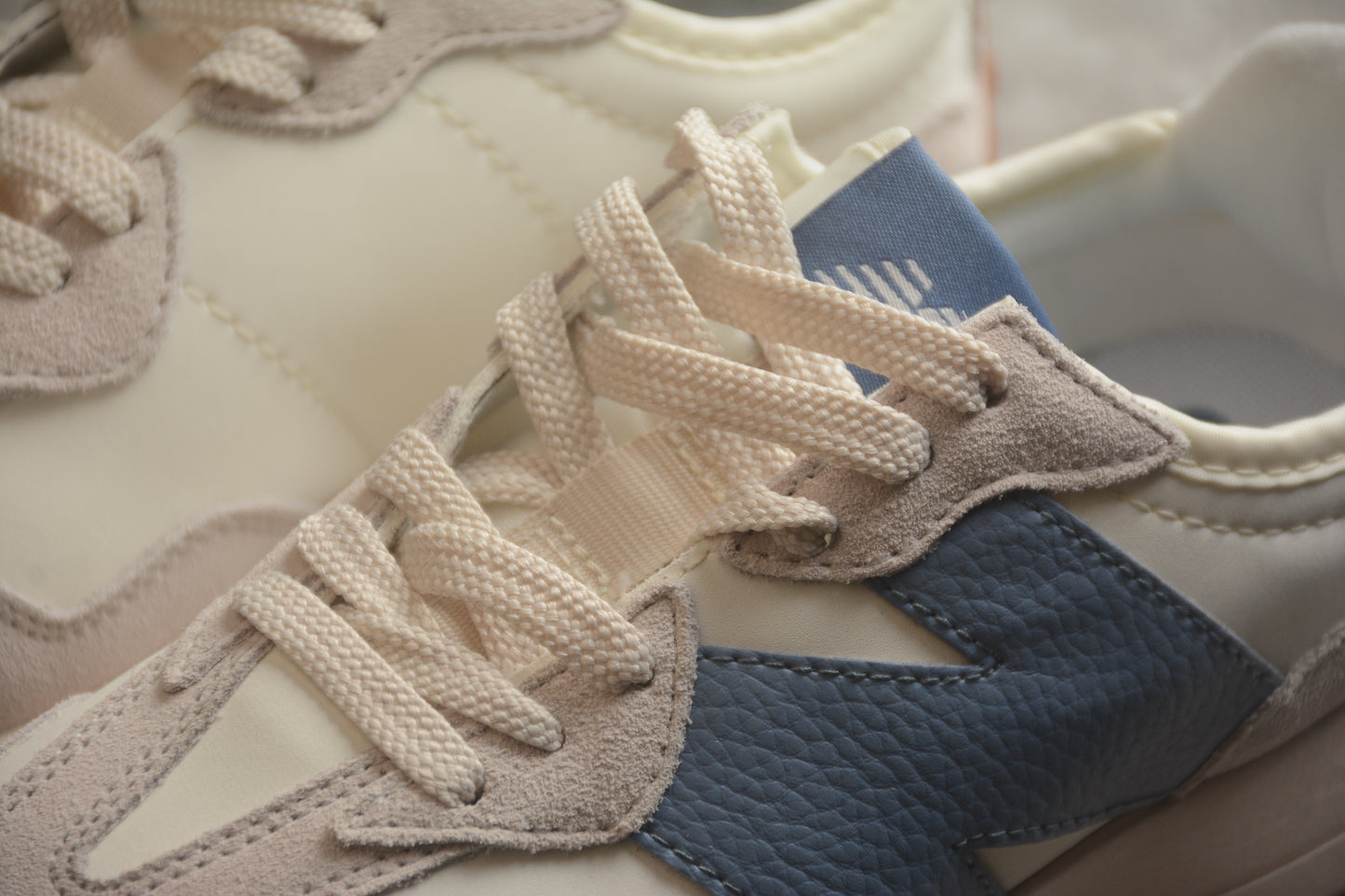 NB 327 beige claro y azul celeste