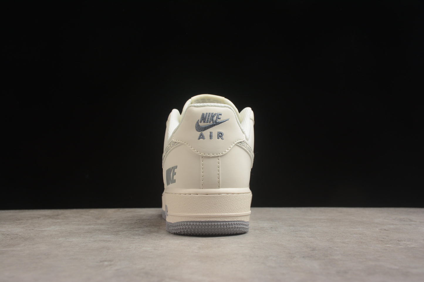 Air Force 1 07 beige crema y gris medio