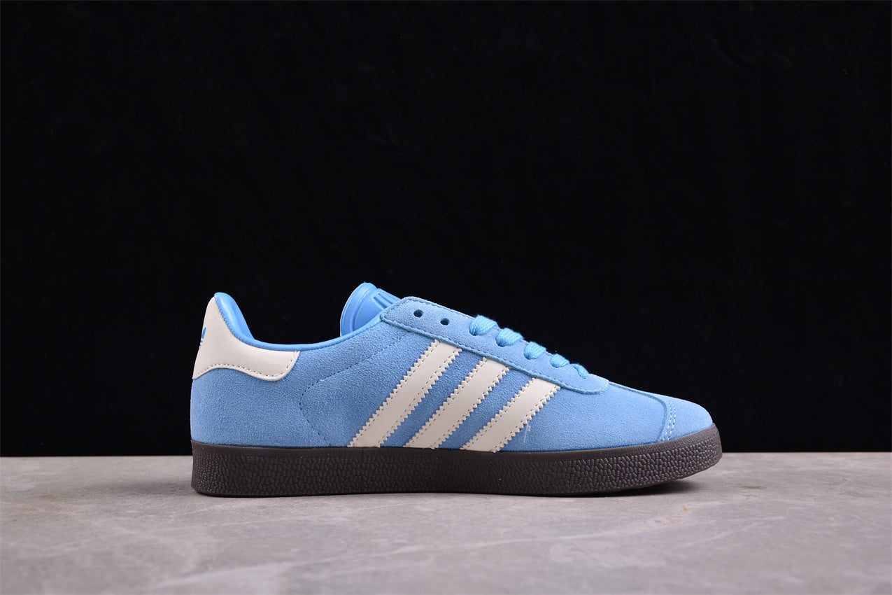 Gazelle azul cielo y blanco