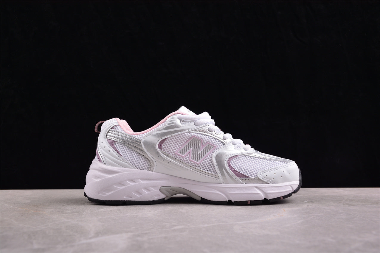 NB 530 blanco y rosa pastel