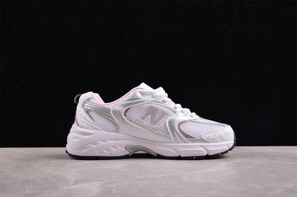 NB 530 blanco y rosa pastel