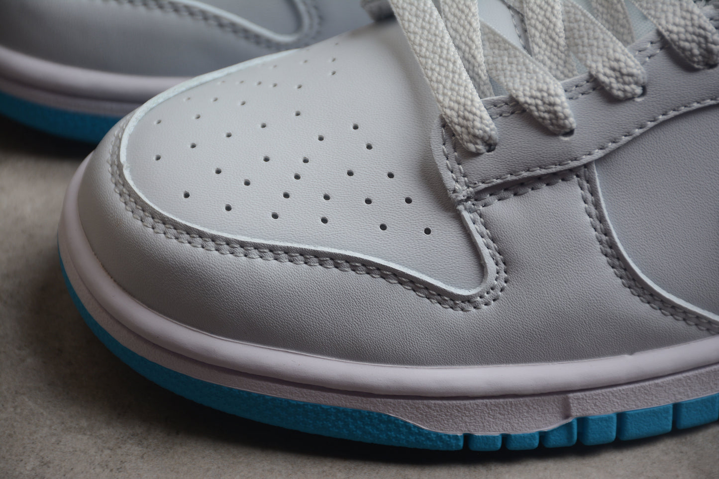 Dunk Low blanco y azul cielo