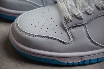 Dunk Low blanco y azul cielo