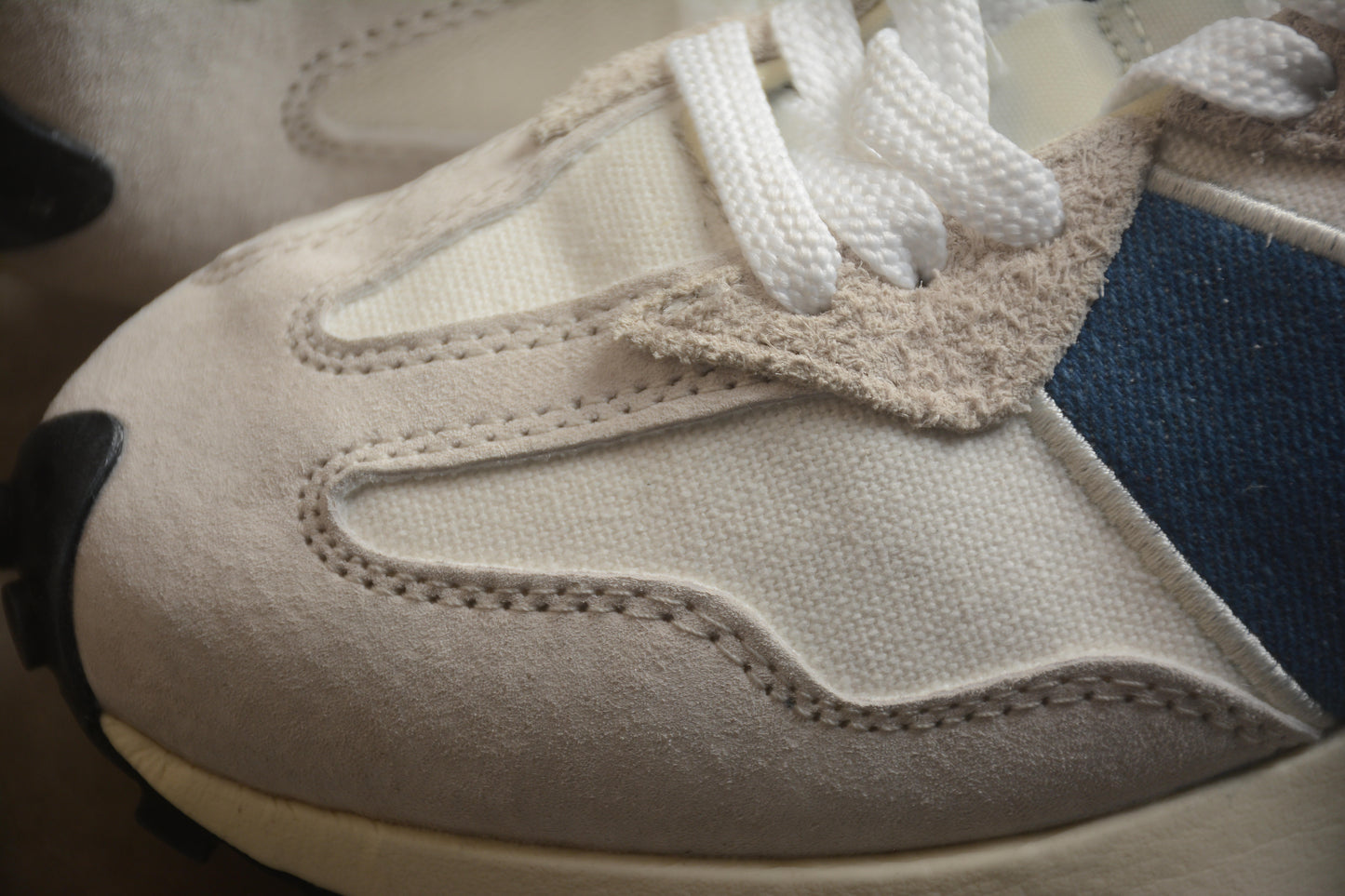 NB 327 blanco y azul