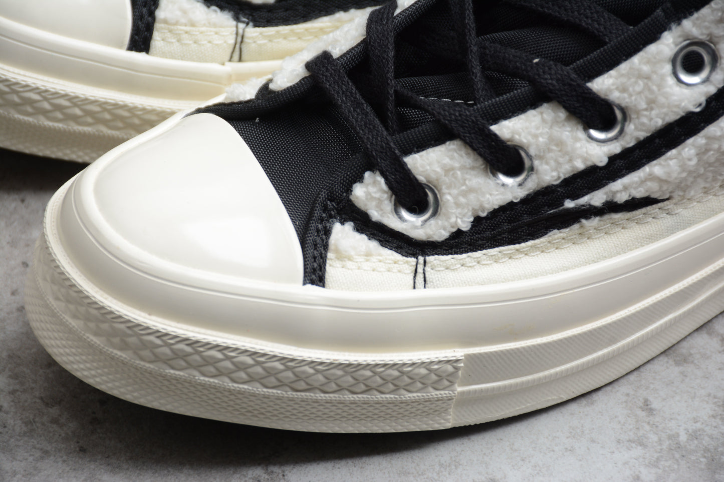 Chuck 70 HI Sherpa blanco, negro y egret