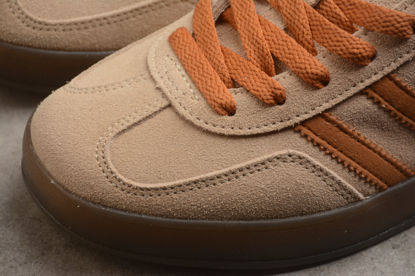 Gazelle beige y marrón