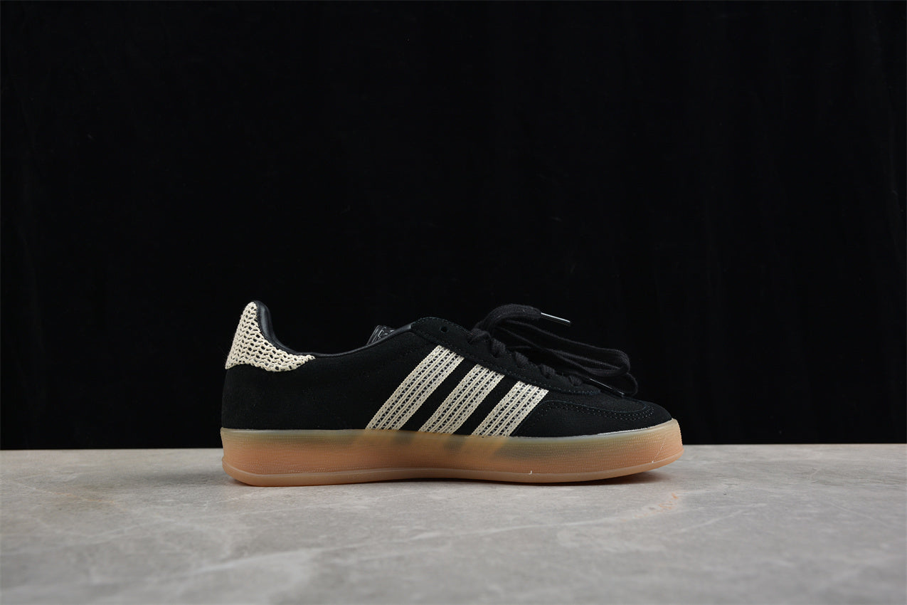 Gazelle negro y beige