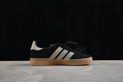Gazelle negro y beige