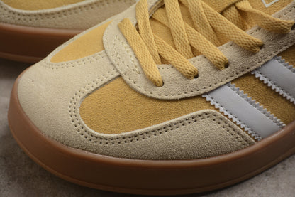 Gazelle amarillo, blanco y navy