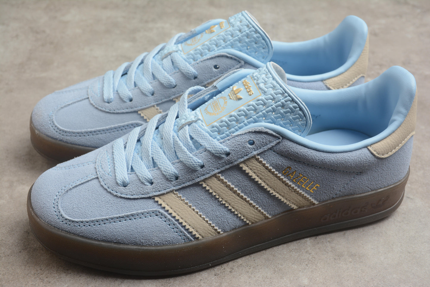 Gazelle azul cielo y beige