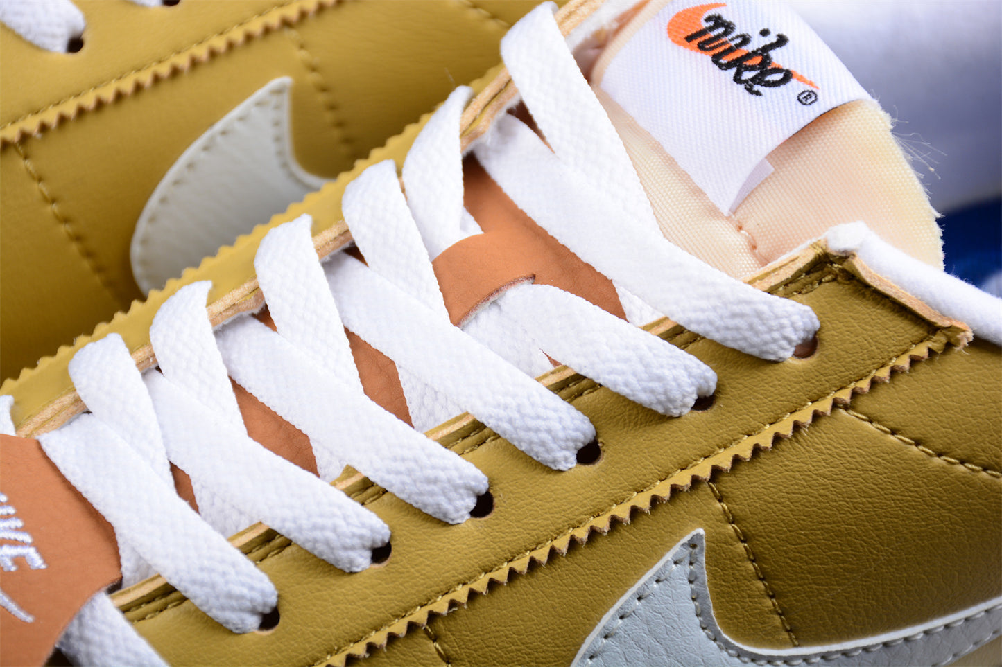 Cortez amarillo y blanco