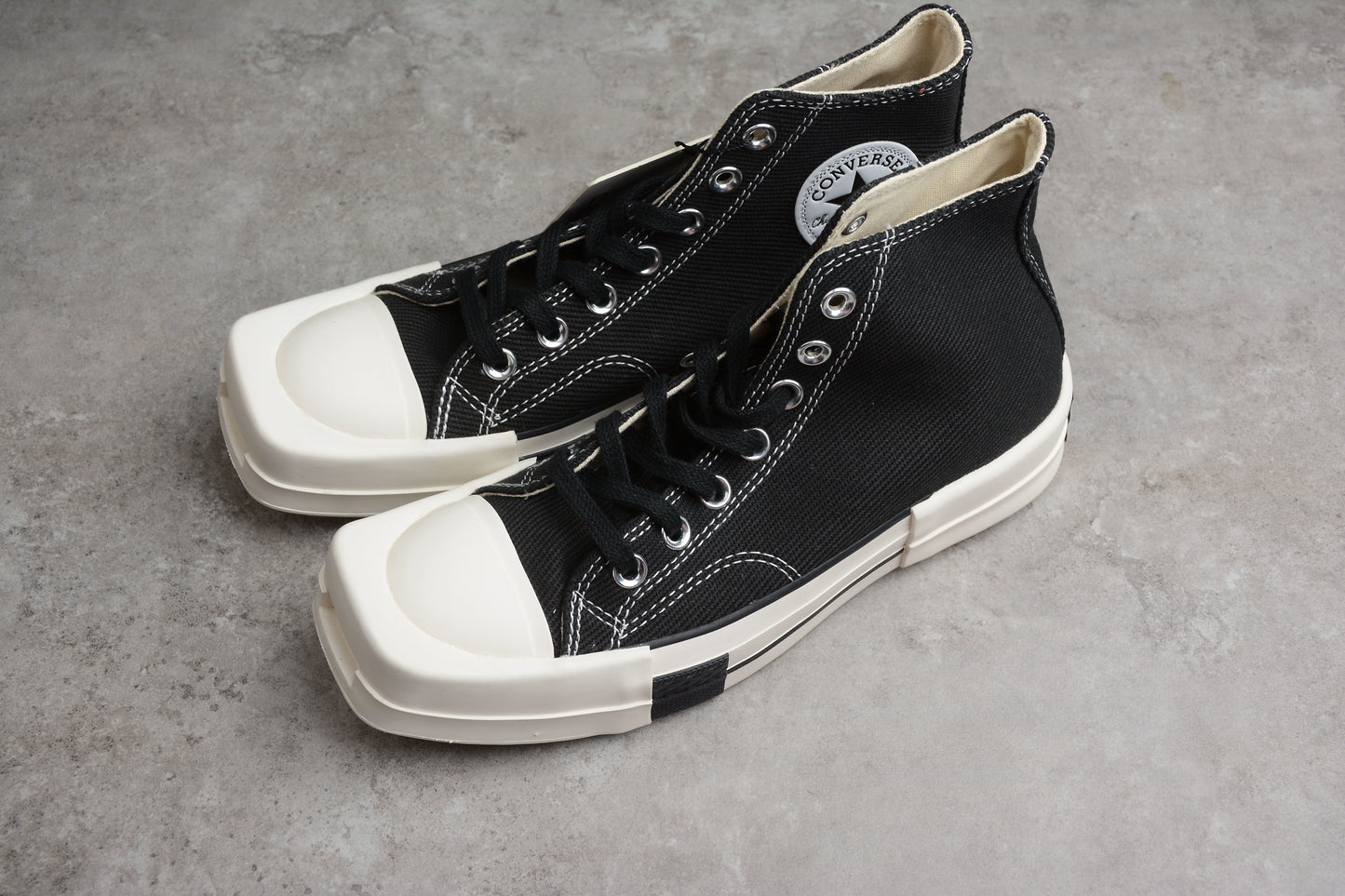 Chuck 70 Plus HI negro y blanco