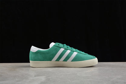 Sporty & Rich verde claro y blanco