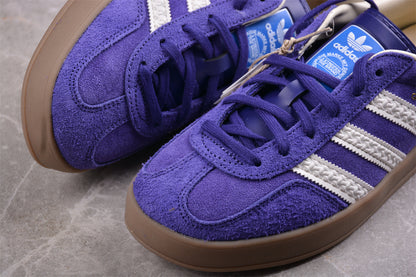 Gazelle morado y blanco