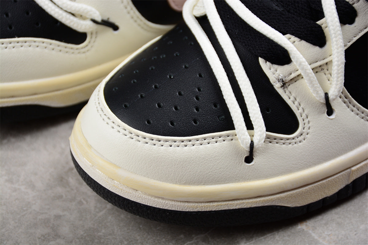 Dunk Low negro, crema y rosa pastel