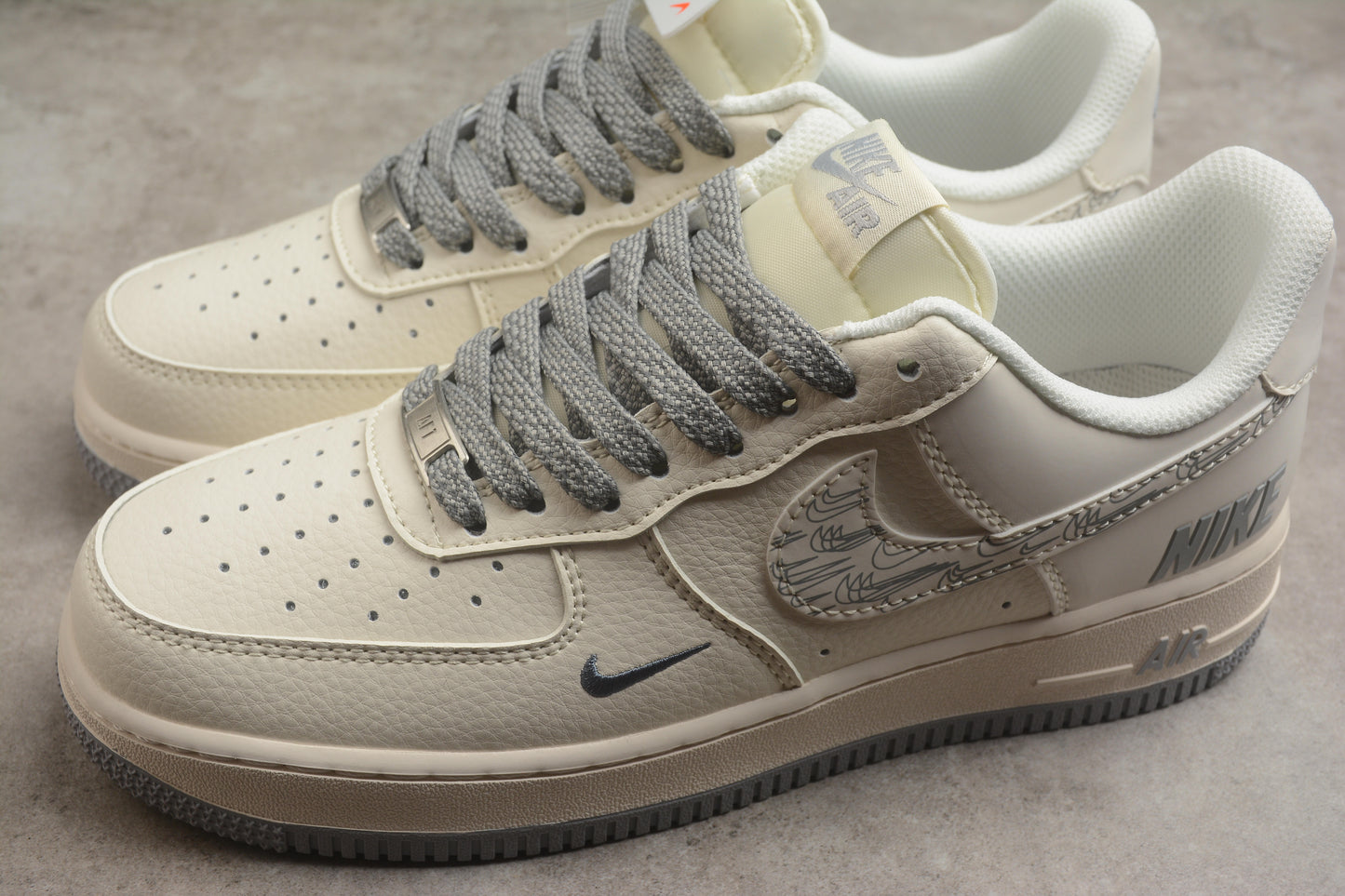Air Force 1 07 beige crema y gris medio