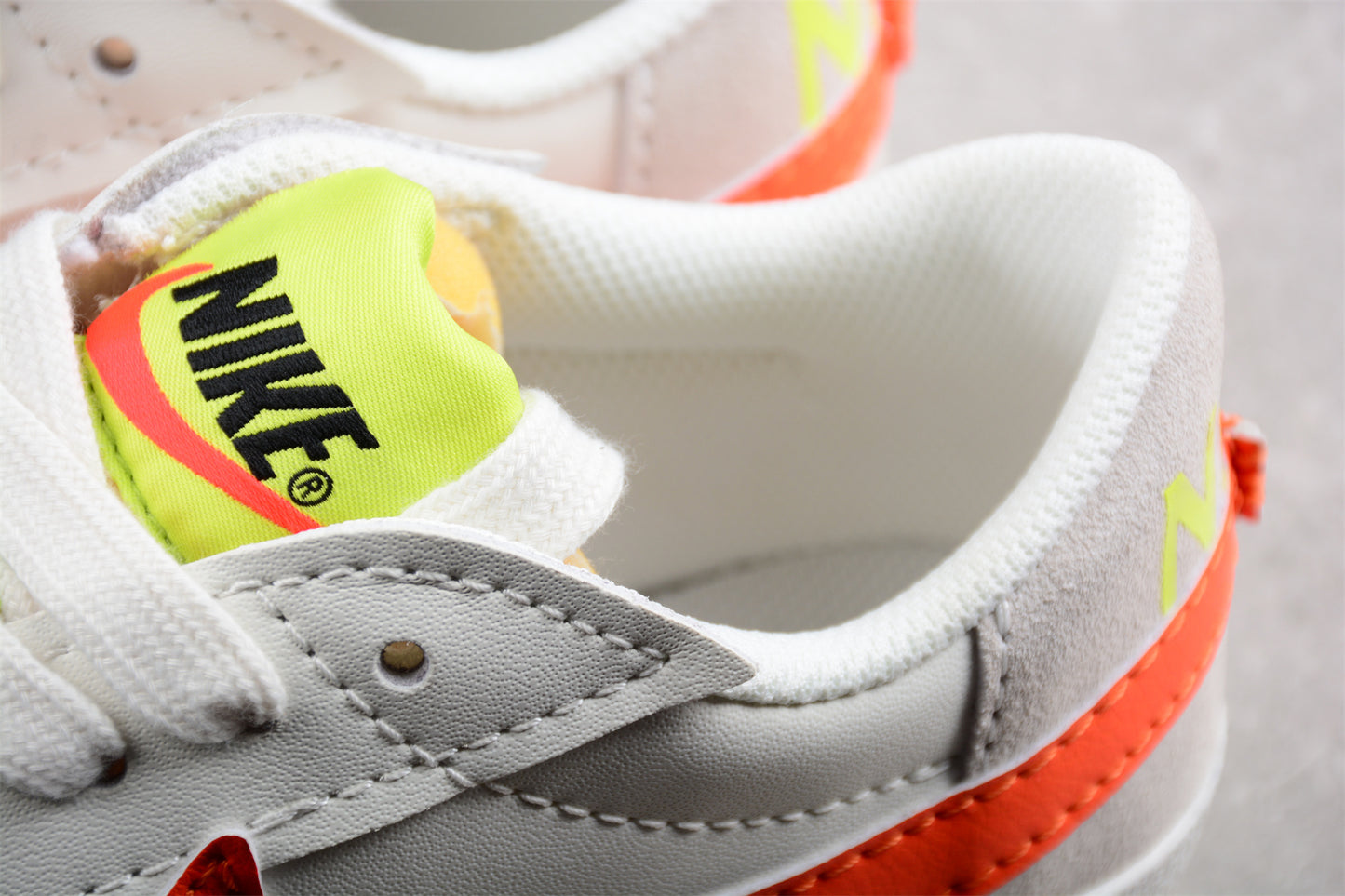 Blazer Low '77 blanco, naranja y verde limon