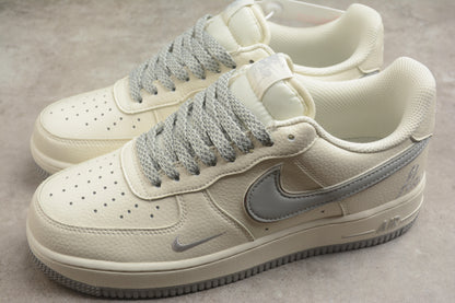 Air Force 1 07 beige crema y cris claro