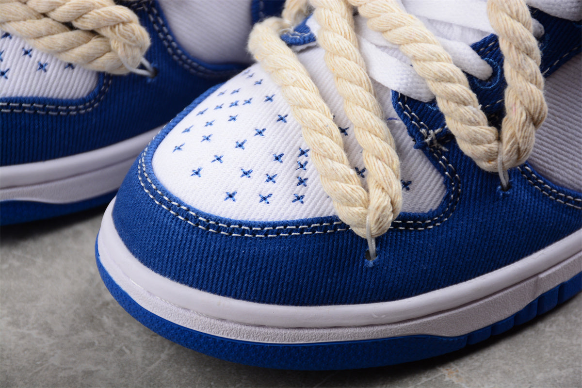 Dunk Low SB azul y blanco
