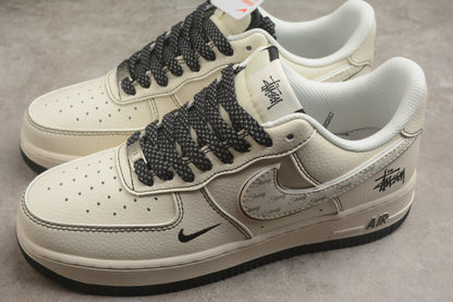 Air Force 1 07 beige y negro