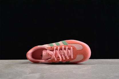 Gazelle rosa y verde