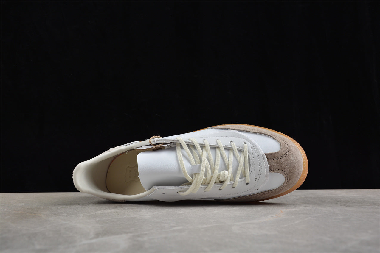INVINCIBLE x Handball Spezial blanco y beige claro