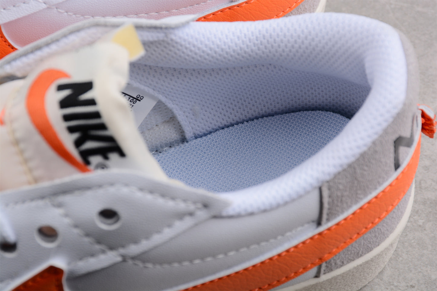 Blazer Low '77 blanco y naranja