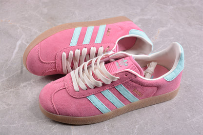 Gazelle rosa y azul cielo