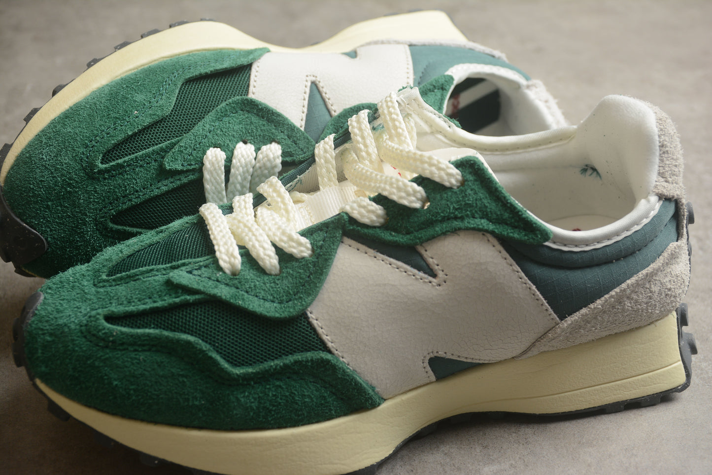 NB 327 verde y blanco