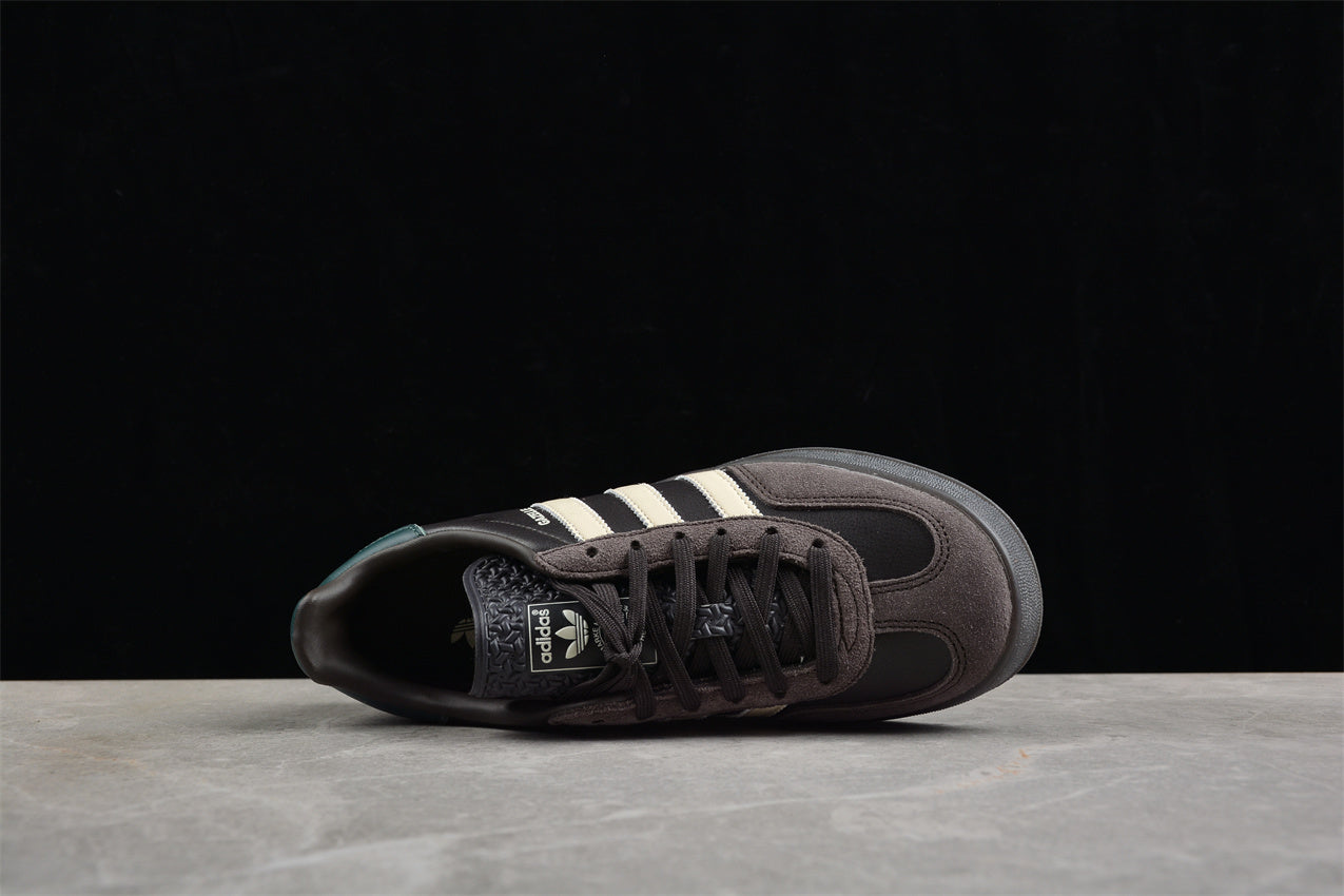 Gazelle marrón, beige y verde