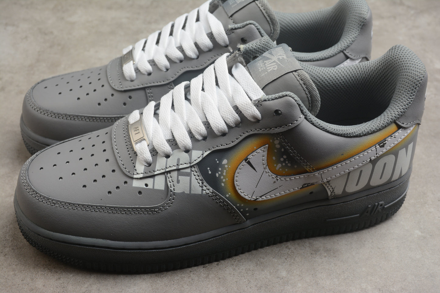 Air Force 1 07 cinza oscuro y blanco